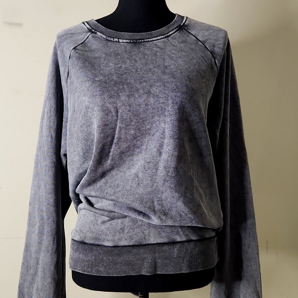 LenoxJames gray long sleeve acid wash  crewneck  sweatshirt - Picture 1 of 8